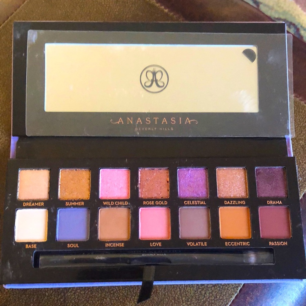 Anastasia Beverly Hills Norvina eyeshadow palette